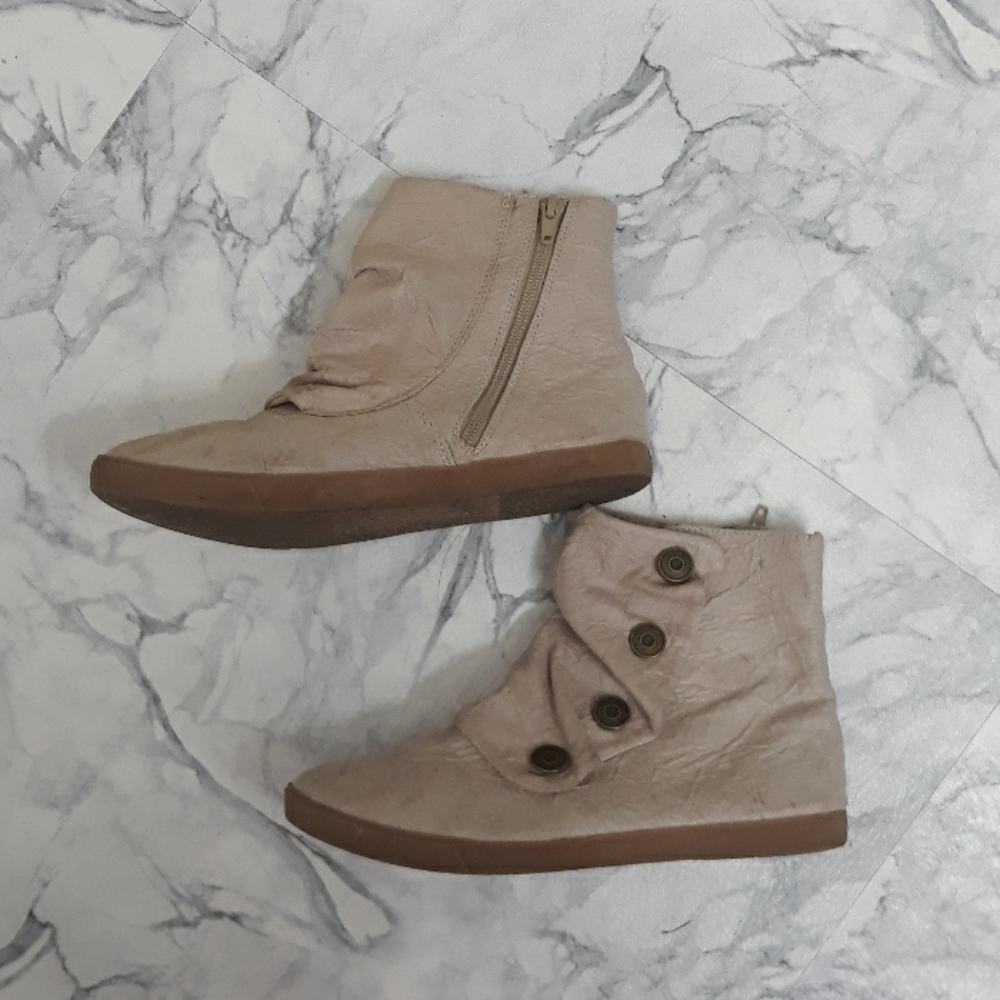 Aldo fall booties with buttons